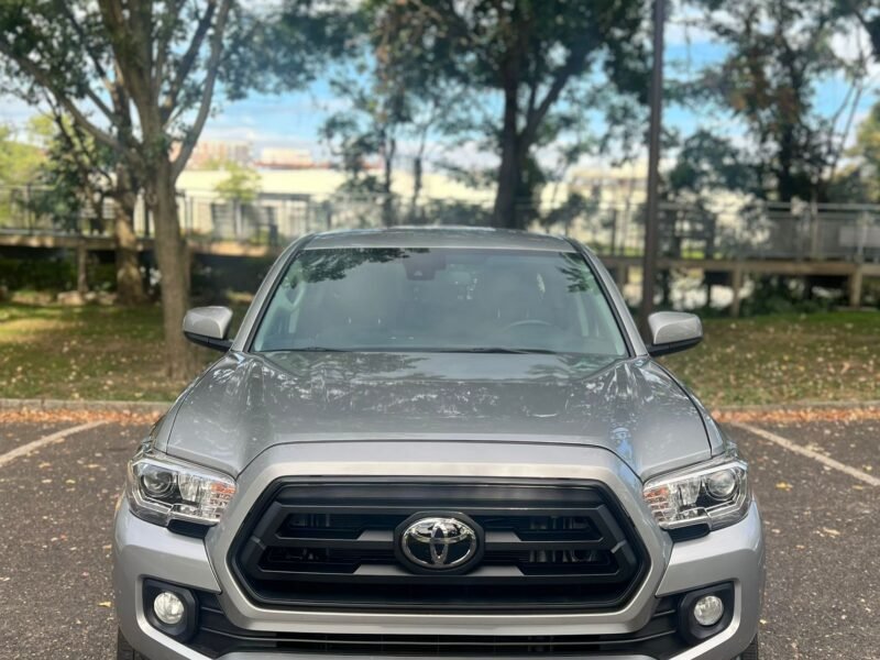 Toyota Tacoma SR5 V6 – Rear Wheel Drive