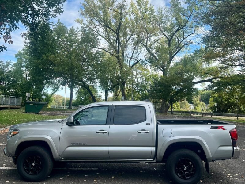 Toyota Tacoma SR5 V6 – Rear Wheel Drive